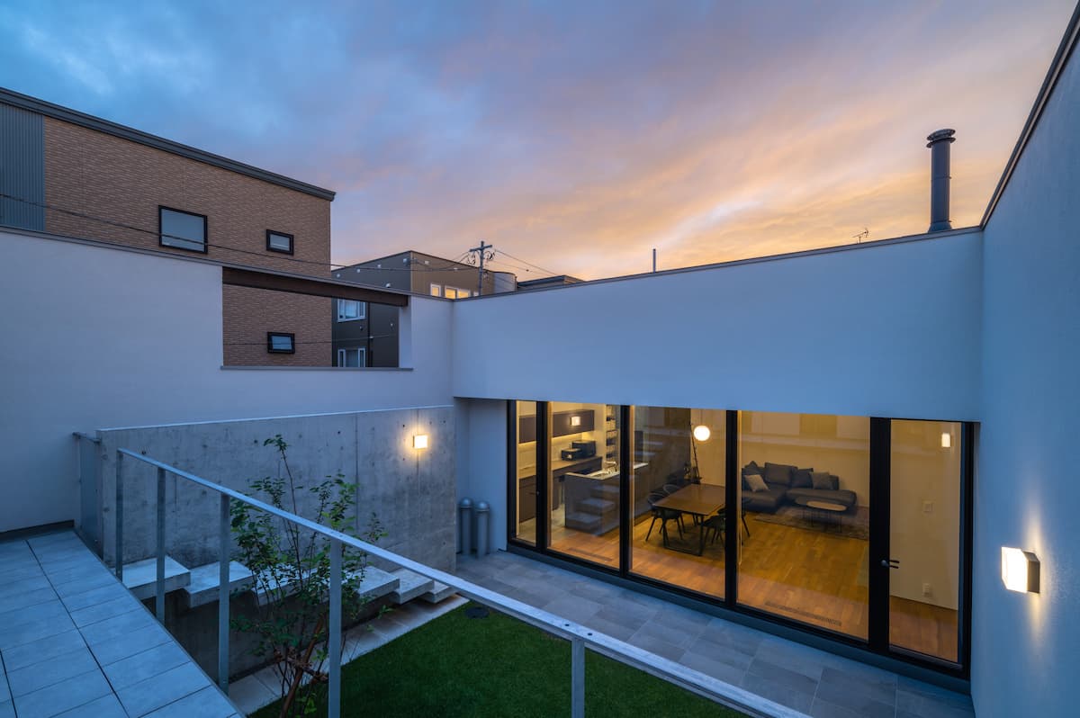 八軒のコートハウス